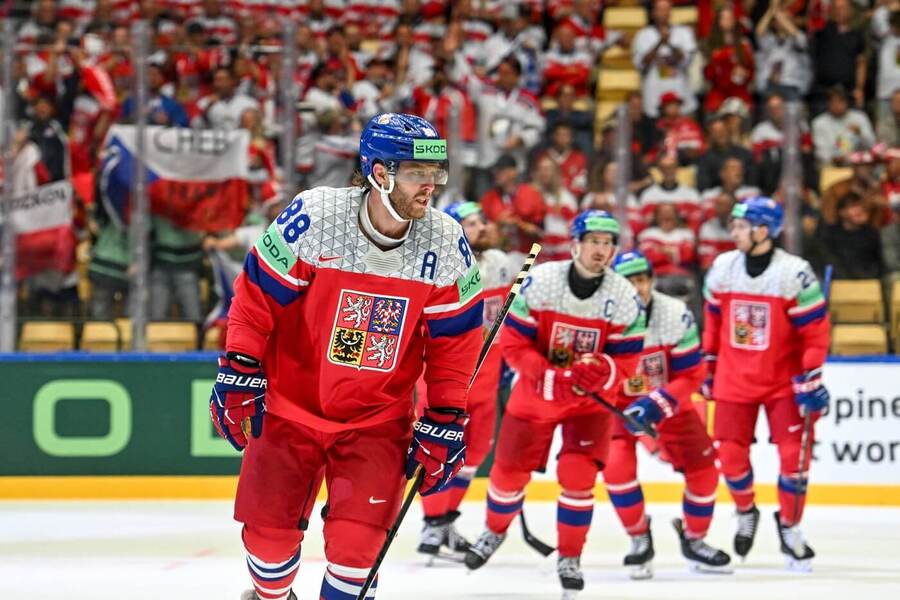 David Pastrňák slaví gól v zápase Česka s Dánskem, Češi na MS v hokeji 2025 hrají také dnes, v 7. den (15. 5.)