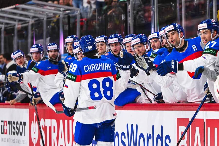 Martin Chromiak oslavuje gól v zápase proti Francii, Slovensko dnes na MS v hokeji 2025 vyzve Kanadu