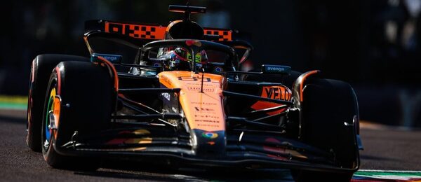 Vítězem prvních dvou tréninků v Imole 2025 byl Oscar Piastri z McLarenu.