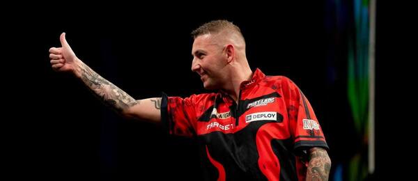 Šipky, PDC, Nathan Aspinall během Premier League Darts v Leeds