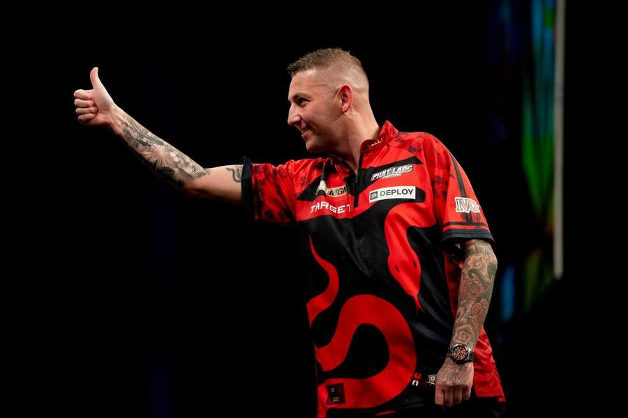 Šipky, PDC, Nathan Aspinall během Premier League Darts v Leeds