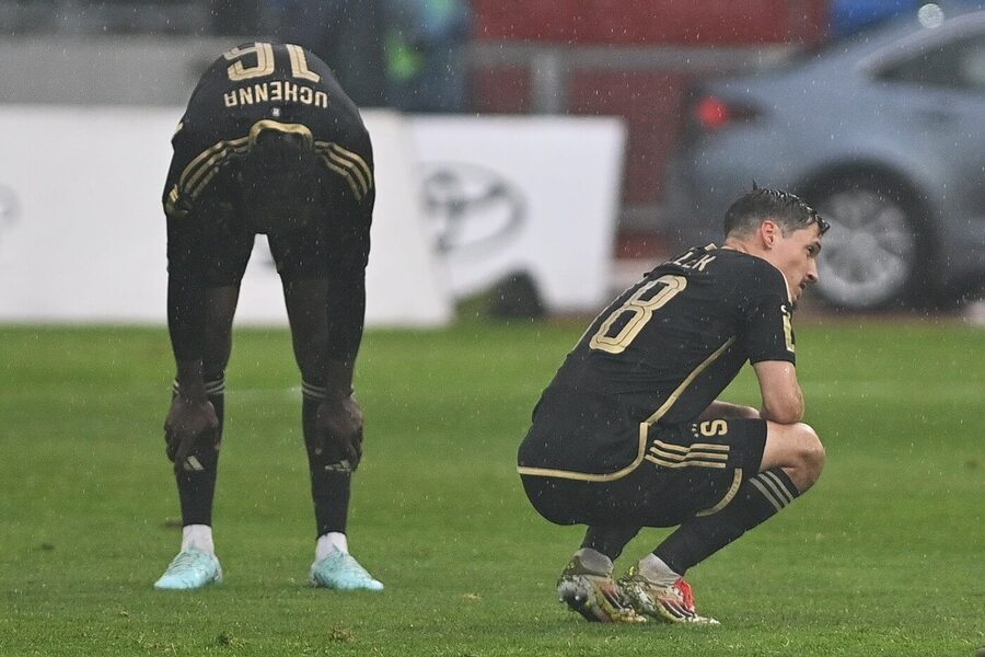 Emmanuel Uchenna a Lukáš Sadílek ze Sparty, 4. kolo nadstavby Chance Ligy 2024–25