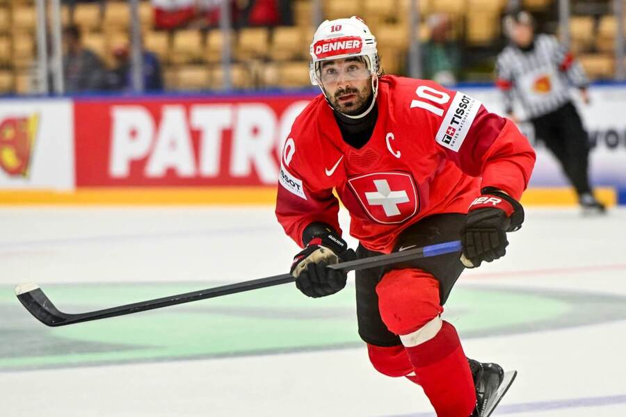 Rekordman MS v hokeji Andres Ambühl se pokusí rozloučit s mimořádnou kariérou ziskem premiérového titulu pro Švýcarsko