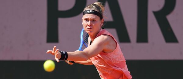 Česká tenistka Marie Bouzková ve vítězném utkání Roland Garros 2025, Bouzková dnes hraje 3. kolo proti Gauff