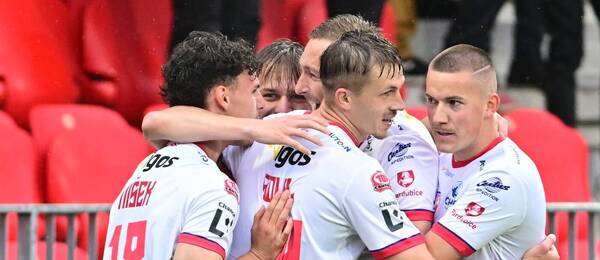Fotbalisté Pardubic se radují z gólu, baráž o Chance Ligu 2025