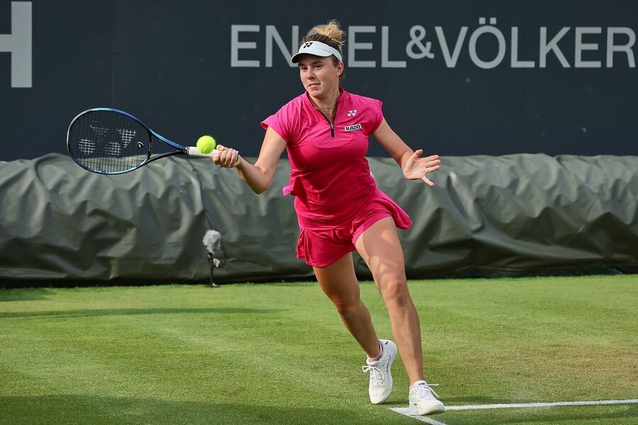 Česká tenistka Linda Nosková na turnaji WTA Bad Homburg Open v Německu, jedné z hrstky akcí WTA Tour na trávě
