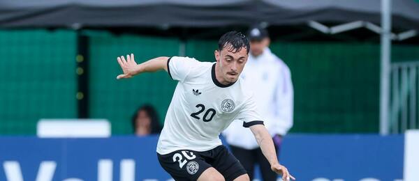 Paul Nebel z německé reprezentace do 21 let během přátelského zápasu s RB Lipsko U19, červen 2025