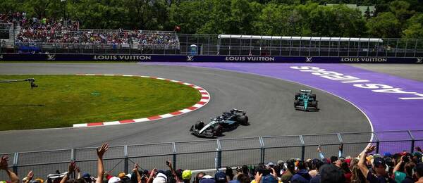 George Russell a Fernando Alonso během pátečního tréninku na VC Kanady