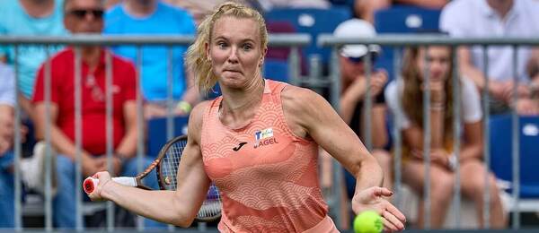 Kateřina Siniaková ve vítězném utkání na WTA Bad Homburg 2025 v Německu, kde dnes hraje osmifinále