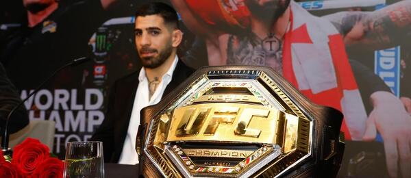 Ilia Topuria bude dnes na UFC 317 bojovat o svůj další šampionský pás proti Charlesi Oliveirovi. Vsaďte si na MMA s bonusem u Fortuny.