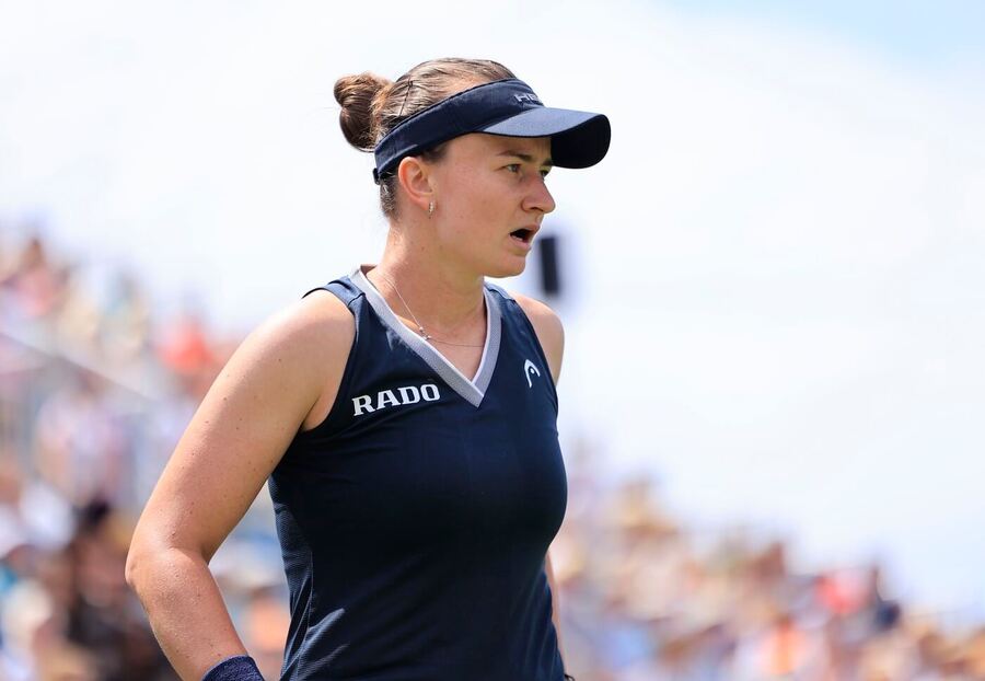 Česká tenistka Barbora Krejčíková na turnaji WTA v Eastbourne, Krejčíková dnes zahajuje český program na Wimbledonu