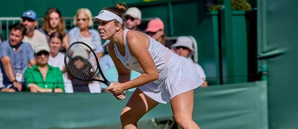 Linda Nosková na Wimbledonu 2025 v Londýně. Kteří Češi a Češky hrají dnes, v neděli 6. července? 