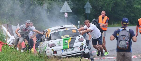 Barum Czech Rally Zlín, posádka Dominik Jakeš / Vítězslav Baďura se dostává mimo trať na RZ Březová, fotka z roku 2024
