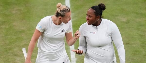 Tenistky Kateřina Siniaková a Taylor Townsend ve finále Wimbledonu 2024, dnes hrají čtvrtfinále ženské čtyřhry na Wimbledonu 2025