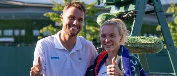 Sem Verbeek a Kateřina Siniaková po postupu do finále smíšené čtyřhry na Wimbledonu 2025