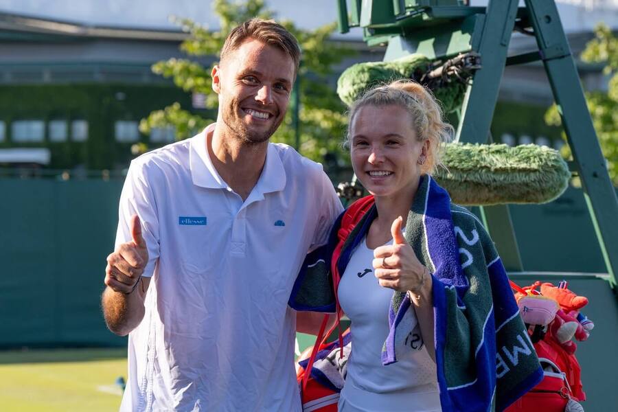 Sem Verbeek a Kateřina Siniaková po postupu do finále smíšené čtyřhry na Wimbledonu 2025