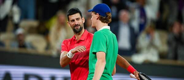 Tenis, ATP, Novak Djokovič a Jannik Sinner během Roland Garros, French Open, Paříž, grandslam