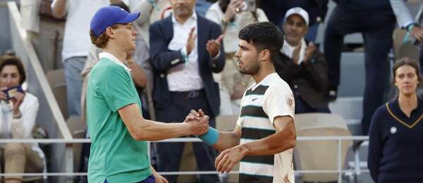 Jannik Sinner a Carlos Alcaraz po finále French Open 2025
