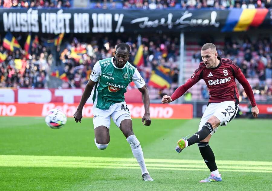 Lamin Jawo z Jablonce a Lukáš Haraslín ze Sparty, 2. kolo nadstavby Chance Ligy 2024–25