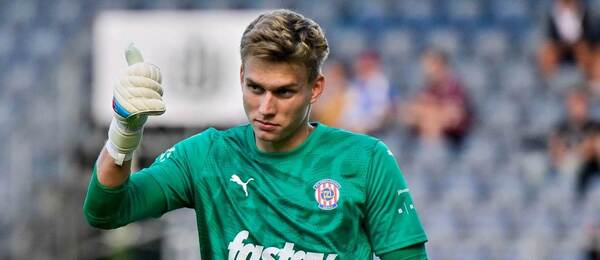 Brněnský gólman Adam Hrdina během duelu proti Českým Budějovicím