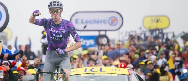 Ben O&#039;Connor vyhrál královskou etapu Tour de France, v pátek by mohl vyčnívat v dalším horském dojezdu
