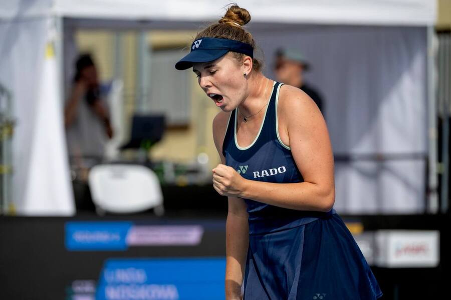 Tenistka Linda Nosková na turnaji WTA Prague Open 2025 v Praze, kde si dnes zahraje semifinále.
