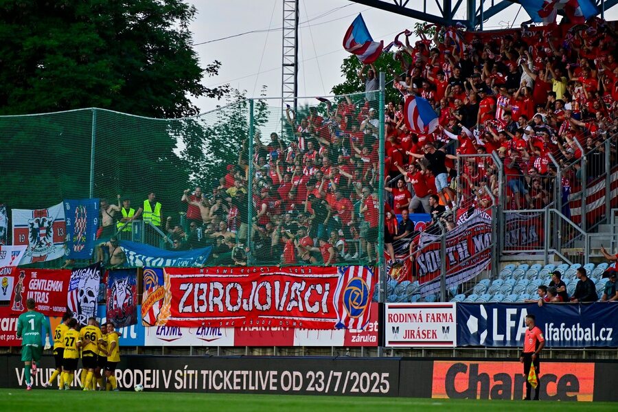Fanoušci Zbrojovky Brno během 1. kola Chance Národní Ligy 2025–26