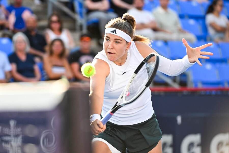 Česká tenistka Karolína Muchová ve vítězném zápase 3. kola WTA Montreal 2025, dnes Muchová v Kanadě hraje proti Madison Keys.
