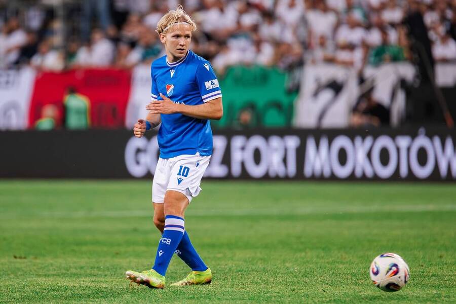 Matěj Šín při duelu ve Varšavě