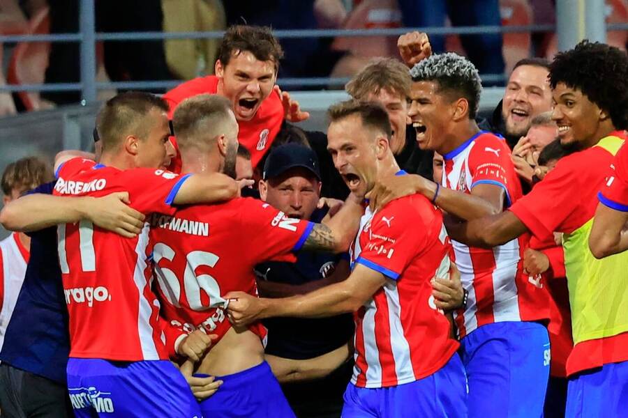 Fotbalisté Zbrojovky Brno se radují z gólu do sítě Táborska, 4. kolo CHNL 2025–26