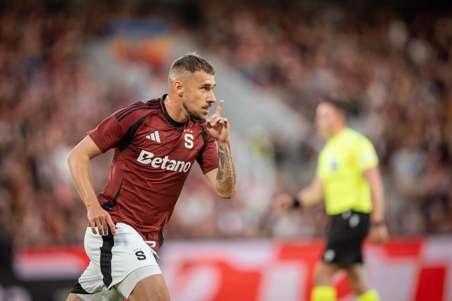 Matěj Ryneš ze Sparty během utkání 3. předkola Konferenční ligy s Ararat-Armenia
