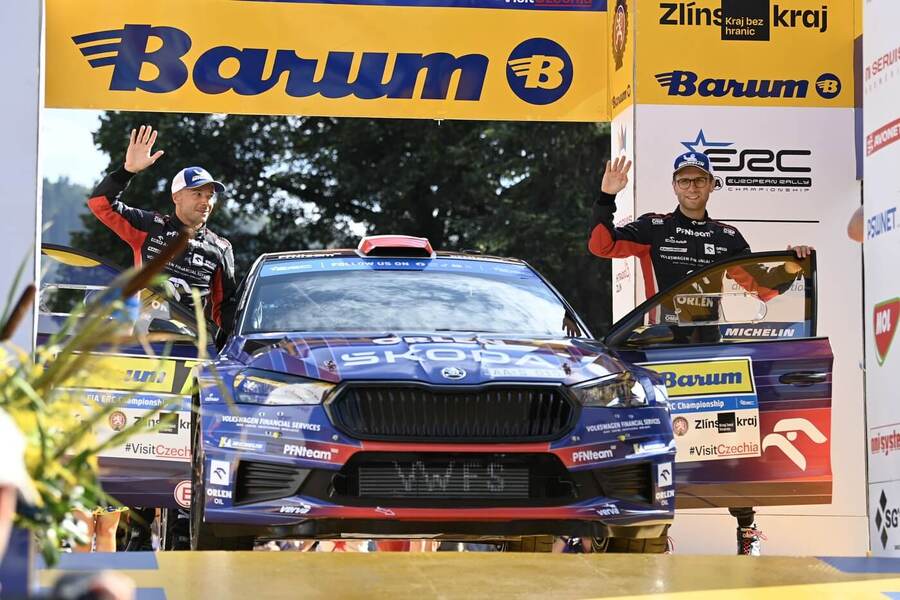 Polská posádka ve složení Mikolaj Marczyk a Szymon Gospodarczyk na startovní rampě Barum Rally (fotka z roku 2024)