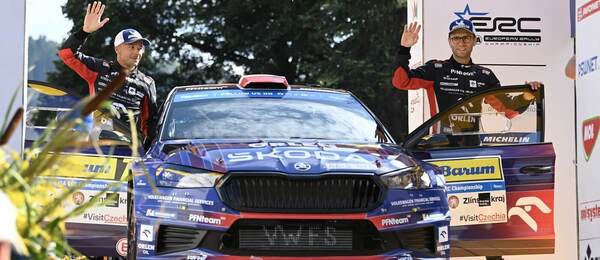 Polská posádka ve složení Mikolaj Marczyk a Szymon Gospodarczyk na startovní rampě Barum Rally (fotka z roku 2024)