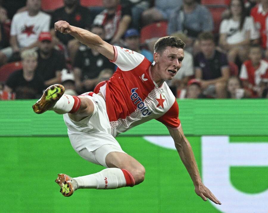 Duel 4. kola Chance Ligy: Na snímku hráč Slavie Lukáš Provod