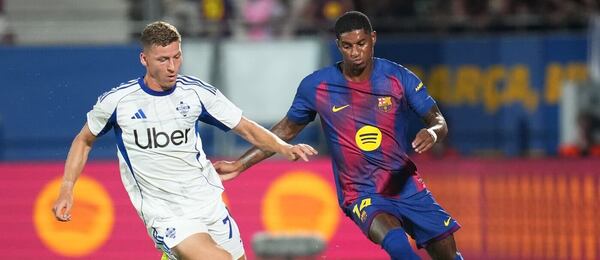 Barcelona v generálce porazila Como, vpravo na snímku jedna z posil Marcus Rashford