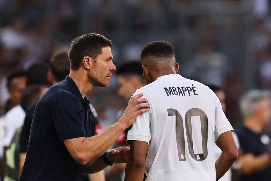 Xabi Alonso a Kylian Mbappé z Realu Madrid