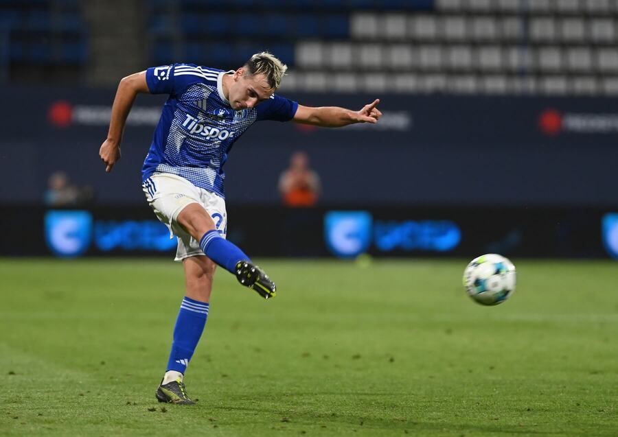 Matěj Hadaš z Olomouce v duelu proti Slovanu Liberec