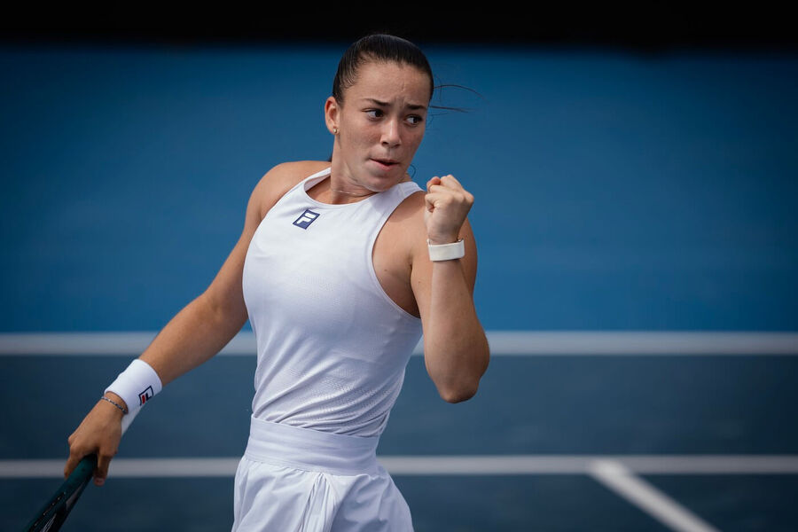 Tenis, WTA, Tereza Valentová během zápasu se Šramkovou v Praze