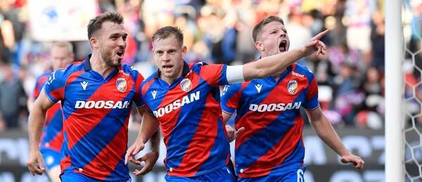 Matěj Vydra (uprostřed) zajistil Plzni výhru proti Karviné