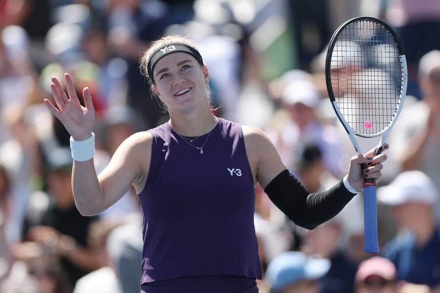 Česká tenistka Karolína Muchová po postupu do osmifinále US Open 2025 v New Yorku. Dnes hrají i další Češky a Češi.