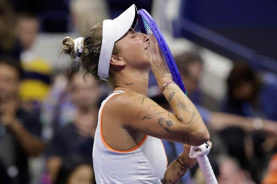 Markéta Vondroušová po postupu do čtvrtfinále US Open 2025, kde ji dnes vyzve obhájkyně titulu Aryna Sabalenka.