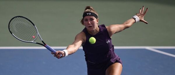 Karolína Muchová ve vítězném osmifinále US Open 2025 v New Yorku. Ve čtvrtfinále ji dnes vyzve Naomi Osaka, sledujte zápas live.