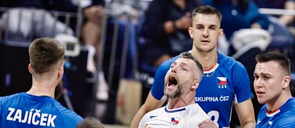 Čeští volejbalisté se radují po zisku bodu, fotka z utkání Česko vs. Srbsko na MS ve volejbale mužů 2025