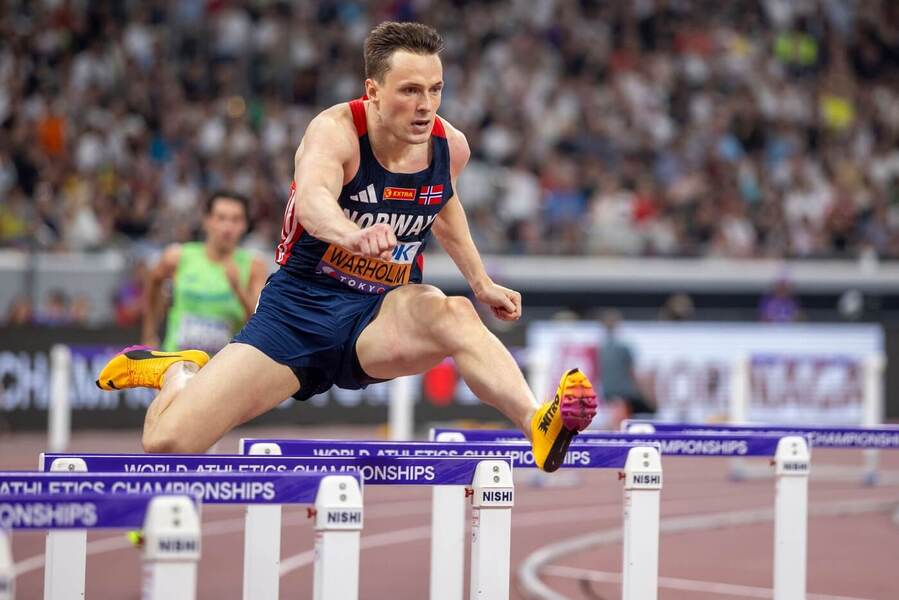 Atletika, Karsten Warholm při semifinále běhu na 400 metrů přes překážky, MS v Tokiu
