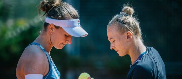 Barbora Krejčíková a Kateřina Siniaková v utkání čtyřhry na turnaji v Praze, dnes obě Češky hrají čtvrtfinále WTA Soul 2025