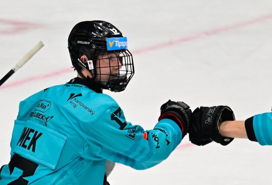 Teprve 16letý útočník Karlových Varů Petr Tomek dal už 3 góly, také jeho uvidíme v dnešním 5. kole hokejové extraligy