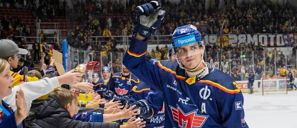 Hokejista Filip Přikryl po páteční výhře Českých Budějovic nad Kometou. Dnes extraliga pokračuje 9. kolem.