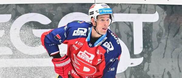 Pardubický útočník Roman Červenka během 8. kola TELH 2025/26