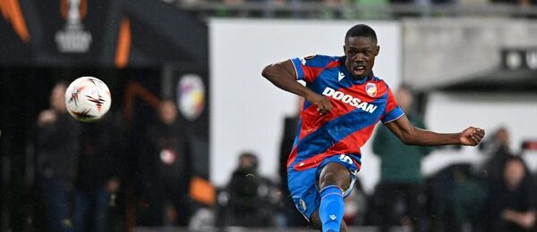 Cheick Souaré během utkání Plzně na hřišti Ferencvárose