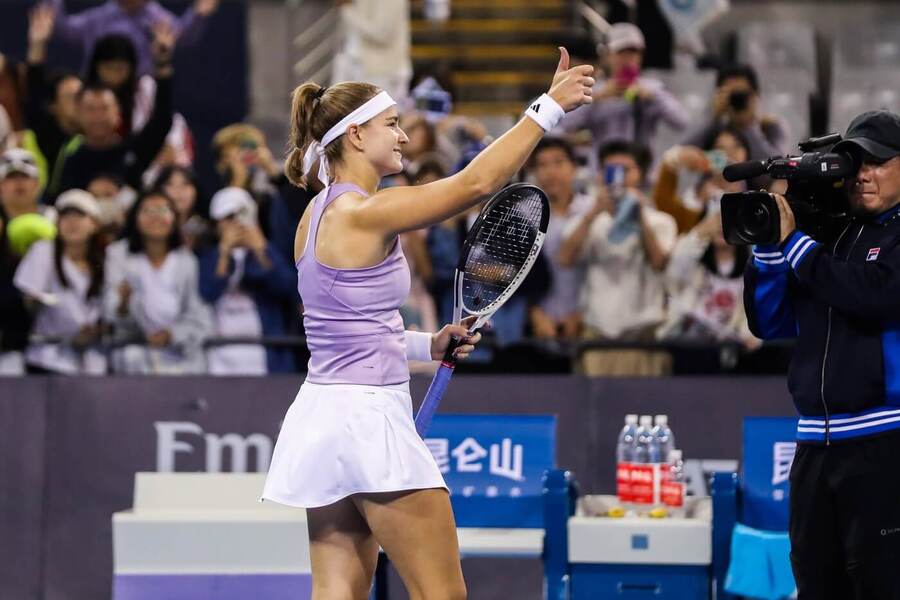 Karolína Muchová po postupu do 3. kola WTA China Open 2025 v Pekingu. Jaký je dnešní program českých tenistek?